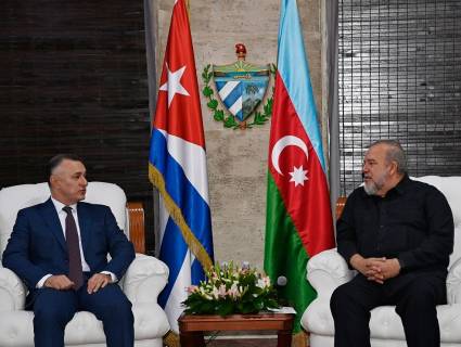 El miembro del Buró Político y primer ministro, Manuel Marrero Cruz, recibió este miércoles a Teymur Musayev, titular de Salud de la nación azerí