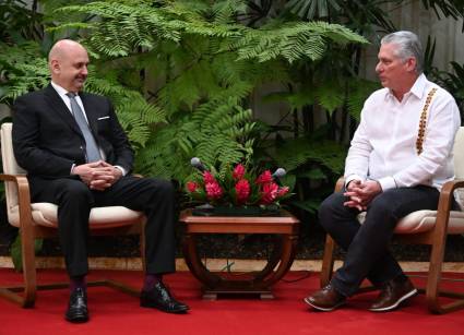 Encuentro del embajador de la República de Serbia, Danilo Pantović con el presidente Miguel Díaz-Canel.jpg