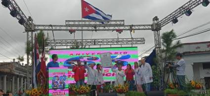 Celebran Aniversario 65 de la Revolución en Pinar del Río