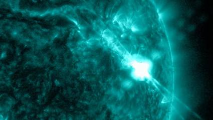 La erupción solar alcanzó su punto máximo a la 17:02 GMT de este jueves