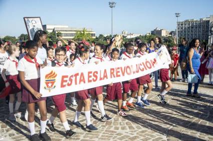 Desfile pioneril martiano en la Plaza de la Revolución