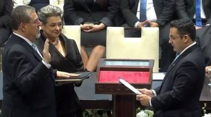 En la madrugada del lunes Bernardo Arévalo tomó posesión como presidente de Guatemala