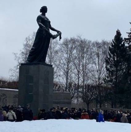 Conmemoran aniversario 80 de liberación de Leningrado
