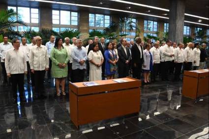 Firma del Código de Ética de los Cuadros de la Revolución cubana