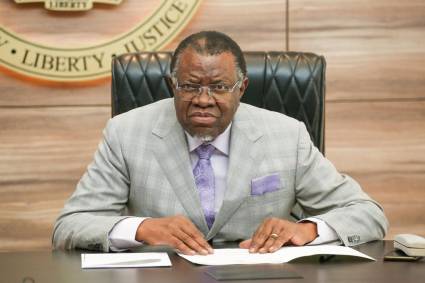 Presidente de la República de Namibia, Excmo. Sr. Dr. Hage Gotfried Geingob