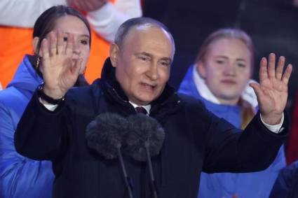 Contundente victoria electoral de Putin consolida el paso de Rusia