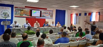 Luis Sánchez, jefe del departamento de pronósticos en Isla de la Juventud actualizó a las autoridades de la situación meteorológica que amenza el occidente de Cuba.