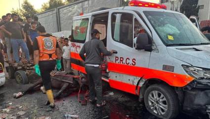 Una ambulancia destruida en un ataque israelí
