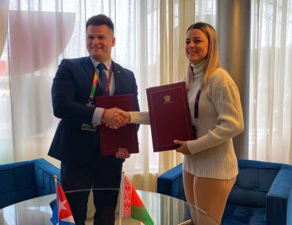 Un acuerdo para el intercambio y la cooperación entre la Unión de Jóvenes Comunistas (UJC) y la Unión Republicana de Juventudes de Belarús fue firmado en el contexto del Festival Mundial de la Juventud.