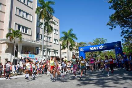 Caminata popular femenina: "Andarinas Cubanas"
