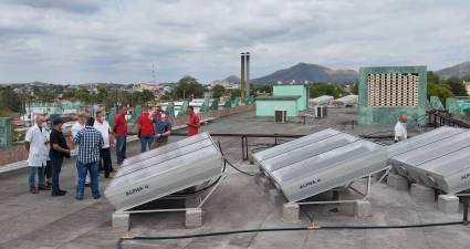 Al Hospital Pediátrico de la Ciudad de los Parques se le instalaron 30 calentadores solares de agua