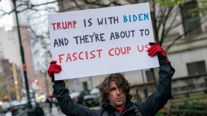 Max Azzarello, el hombre que se prendió fuego frente al tribunal de Nueva York