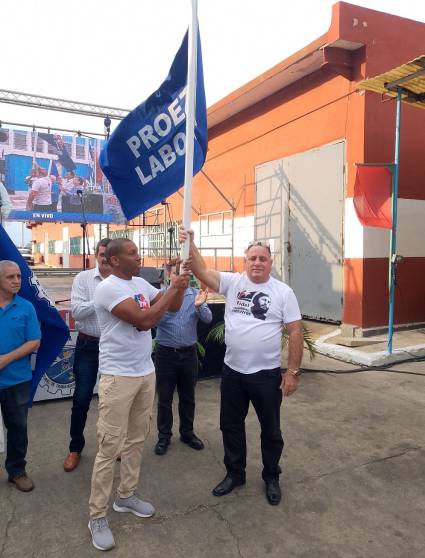 En la entrega de los reconocimientos estuvieron presentes Mario Sabines Lorenzo, primer secreatio del Partido en la provincia, el ingeniero Alfredo López Valdés, director general de la Unión Eléctrica en Cuba (UNE), y George Batista Pérez, secretario general del Sindicato de Energía y Minas