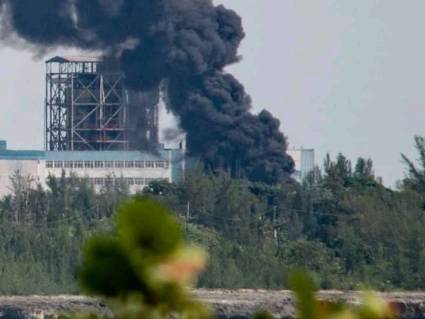 Incendio en un tanque de combustible de la termoeléctrica Antonio Guiteras de Matanzas
