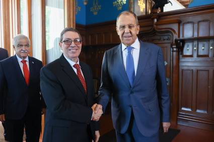 Canciller cubano intercambia con su homólogo de Rusia