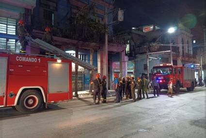 Derrumbe parcial en edificación de la calle Monte