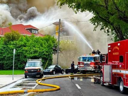 Incendio arrasa edificio en Miami