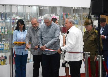 Miguel Díaz Canel Bermúdez inaugurando en Pabexpo.