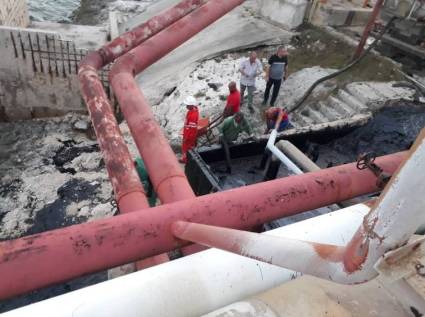 Salidero en la línea de Fuel Oil Alto Vanadio ocasionó un vertimiento