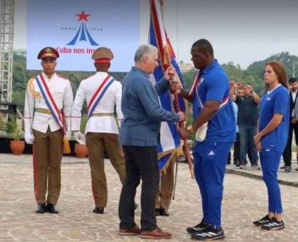 Abanderada delegación cubana a los juegos olímpicos y paralímpicos