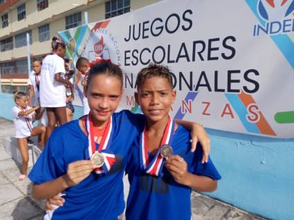 Angeline y Cristiam se llevaron el oro en el Dueto mixto