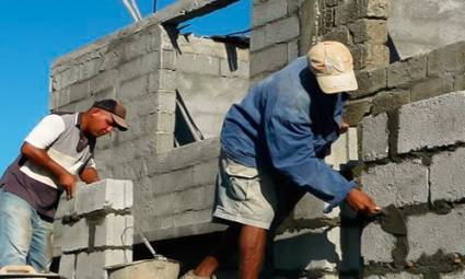 El programa de construcción de viviendas.