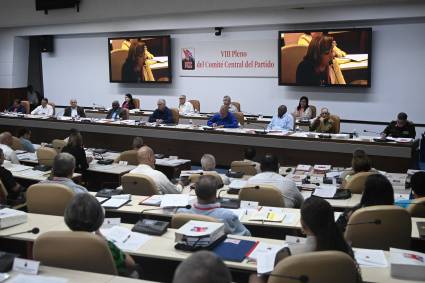 Comienza VIII Pleno del Comité Central del Partido