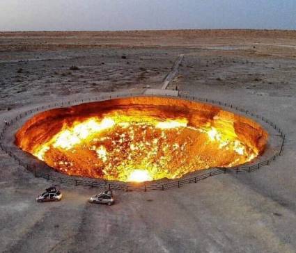 Por un error humano se creó La Puerta del Infierno, que arde a más de 1000 grados