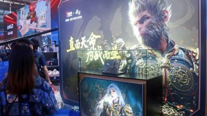 Un cartel de Black Myth: Wukong, se ve en la feria de juegos Chinajoy 2024 en Shanghai, China, 26 de julio de 2024.