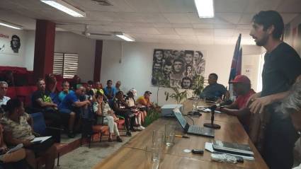 Raidel Borroto, director del Centro de Investigaciones Pesqueras, ofrece una amplia información