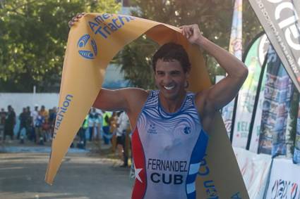 Triatletas cubanos estarán en Asunción 2025