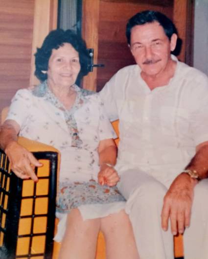 «A ver, vamos a hacernos una foto de recuerdo, por el cumpleaños», le dijo a mi mamá. Y se acomodó a su lado en la misma butaca.