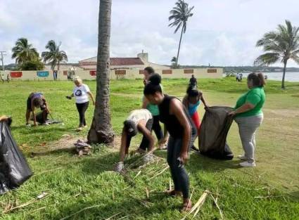 La participación en labores de saneamiento y limpieza movilizan a la comunidad.