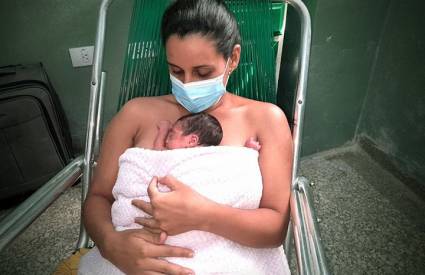 Bebé prematura evoluciona favorablemente en Cuba