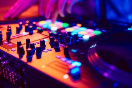 DJ
