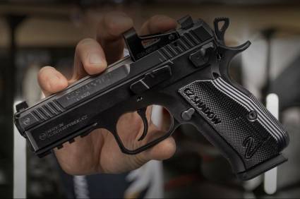 Estados Unidos permitirá la venta de pistolas a jóvenes