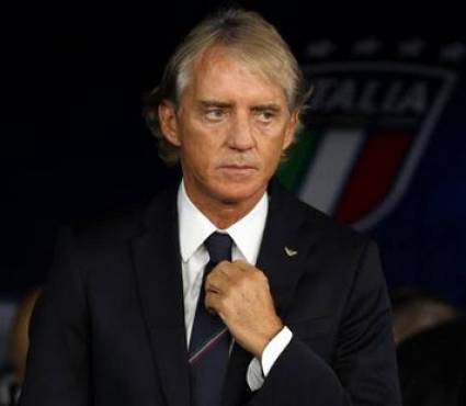 En el reestreno de Roberto Mancini al frente de la Selección italiana de futbol, la azurri cayó 2-0 ante Bélgica en el debut de Mark Van Bommel en el banquillo.