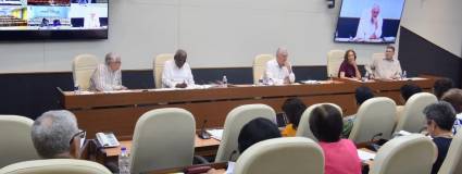 Examinó Consejo de Estado implementación de transformaciones económicas y sociales