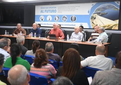 El Presidente Miguel Díaz-Canel Bermñudez visitó la sede central de la Empresa de Aguas de La Habana