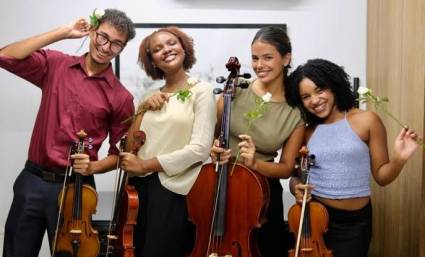 Alejandro Japón,Ana Gabriela León,Cristi Martínez y  Alicia Jardines integran el cuarteto de cuerdas Orígenes.