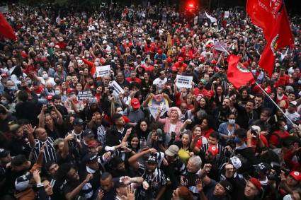 Lula se emplea a fondo