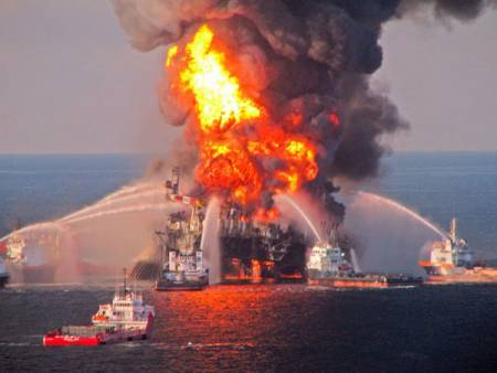 Se hunde plataforma petrolera en el Golfo de México