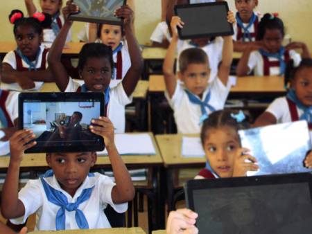 Los estudiantes se muestran entusiasmados por el uso de las tabletas en las clases