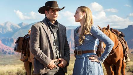 Los mayores aplausos son para Evan Rachel Wood (Dolores), en la foto acompañada por James Marsden (Teddy)