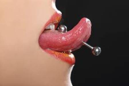 El piercing en la lengua