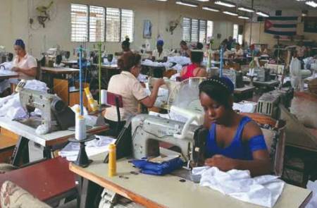 Obrero calificado en confecciones textiles