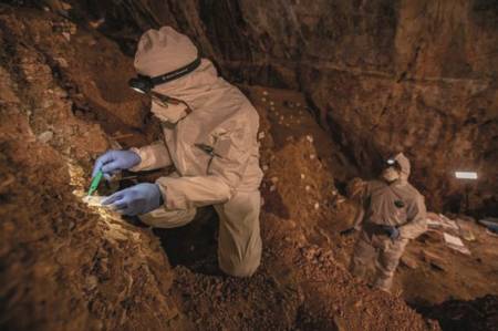 La cueva haya facilitado su uso como refugio de migrantes