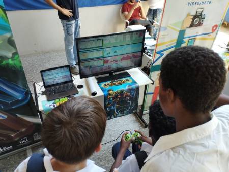 Niños, jóvenes y adultos disfrutaron de una mega jornada dedicada al videojuego hecho en Cuba.