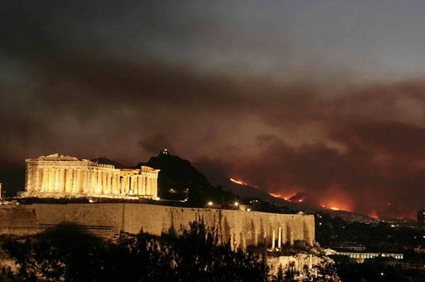 Incendios en Grecia amenazan periferia de Atenas
