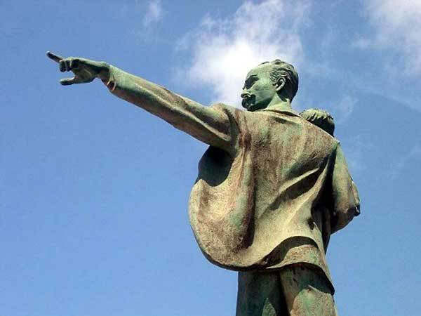 Monumento a José Martí en la Tribuna Antiimperialista